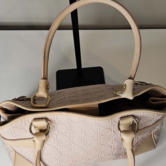 Salvatore Ferragamo Pink Leather Ganici Shoulder Bag - Picture 7 of 15